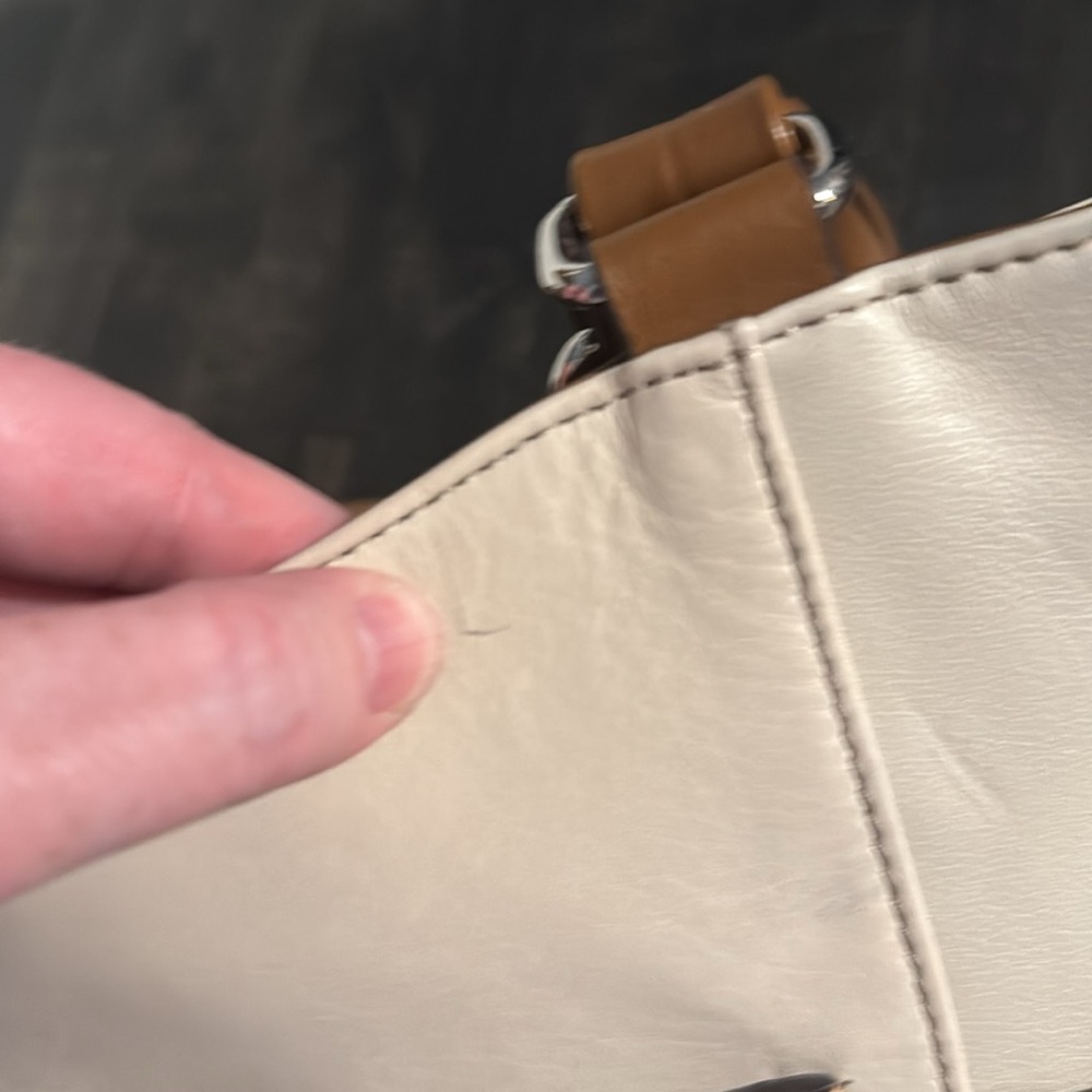 Tignanello Neutral Leather Purse Lots of Pockets - Picture 6 of 8